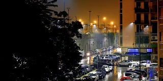 城市降雨期间的夜间交通延时