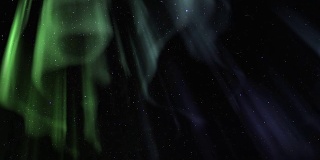 北极光和冰岛冬季夜晚的星星