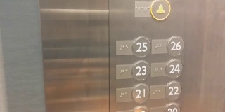 电梯刷卡向下移动