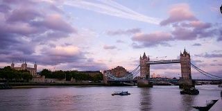 4K塔桥，英国伦敦，在夏季与时间推移