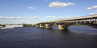 基辅地铁桥