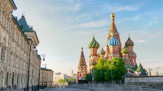 莫斯科城市天际线时间流逝在红场和圣巴西尔大教堂，莫斯科俄罗斯4K时间流逝视频素材模板下载
