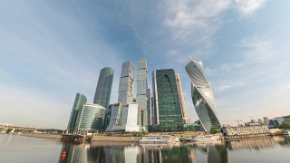 莫斯科城市天际线时间流逝在商业中心区和莫斯科河，莫斯科俄罗斯4K时间流逝视频素材模板下载