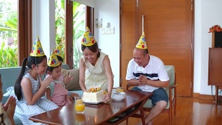 家人的生日庆祝视频素材模板下载