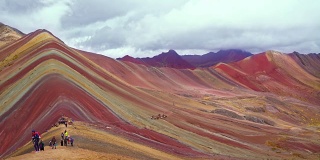 秘鲁5200米高的彩虹山