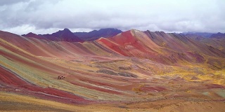 秘鲁5200米高的彩虹山