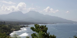 热带景观，山景，海洋。巴厘岛