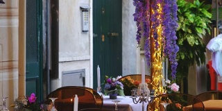 空小酒馆晚餐第一次约会餐厅设计浪漫户外紫花