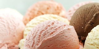 特写，彩色的冰淇淋球