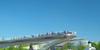 浮桥在扎里亚耶公园