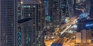 阿拉伯联合酋长国迪拜市中心的夜景现代塔