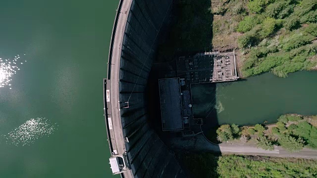 高架水坝架空角度
