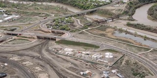 空中拍摄的环形立交桥在西科罗拉多州