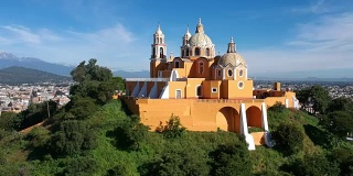 墨西哥乔鲁拉普埃布拉大教堂Popocatapetl航拍
