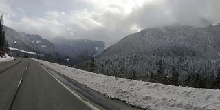 美丽的冬季公路旅行山公路的观点