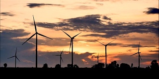 风力涡轮机是最清洁的可再生电力能源之一。电力是由隐藏在涡轮机内的发电机产生的。Timelaps