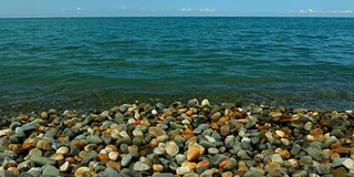 风平浪静时的海浪