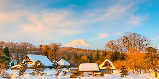 日本冬季暴雪后，以4k延时拍摄的大野Hakkai村日出与富士山为背景