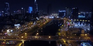 胡志明市及西贡河夜景鸟瞰