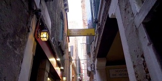 慢镜头拍摄的意大利威尼斯狭窄的街道