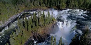 雅姆特兰西部的里斯塔法勒瀑布被列为瑞典最美丽的瀑布之一。