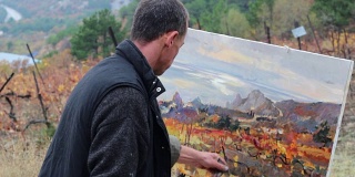 职业艺术家用油画颜料在画布上作画