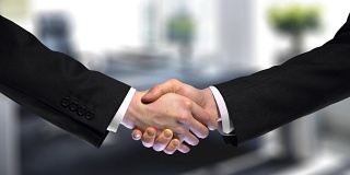 公司办公背景上的业务握手，伙伴关系的信任，尊重的标志