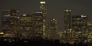 洛杉矶市中心，CA晚上的天际线