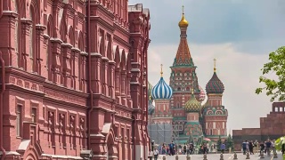 莫斯科城市天际线时间流逝在红场和圣巴西尔大教堂，莫斯科俄罗斯4K时间流逝视频素材模板下载