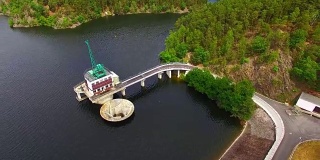 有水力发电厂的赫拉乔罗斯基大坝。Mze河上的水库。可再生能源的来源和流行的休闲区在西波西米亚。捷克、欧洲。