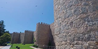 西班牙卡斯蒂利亚莱昂历史古城阿维拉的城墙