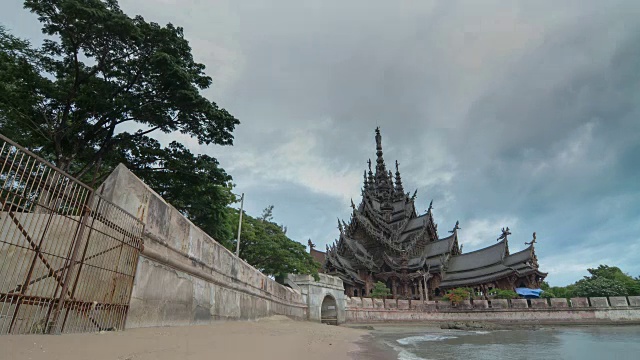 泰国芭堤雅的真理圣殿或木制庙宇