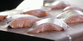海鲜鳟鱼鲑鱼片。健康食品缤纷美食