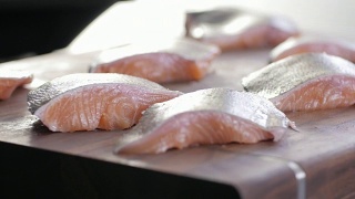 海鲜鳟鱼鲑鱼片。健康食品缤纷美食视频素材模板下载