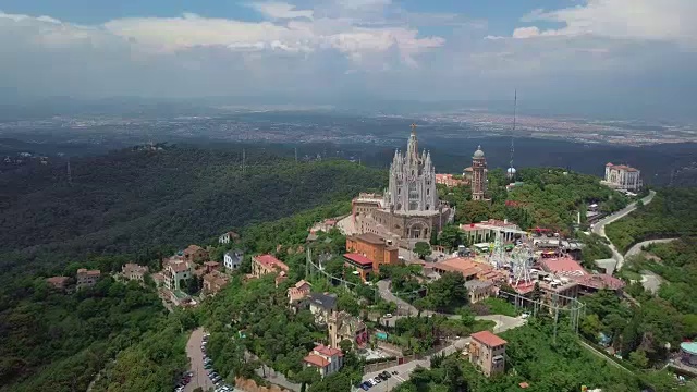 Tibidabo山的巴塞罗那全景图。西班牙加泰罗尼亚