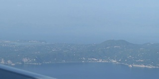 希腊科孚岛(Kerkyra)鸟瞰图。乘飞机飞行。
