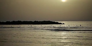 以色列内坦亚地中海的日落
