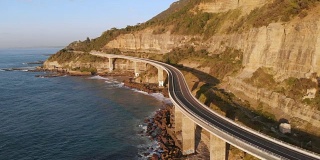 澳大利亚新南威尔士州大太平洋驾驶海崖大桥早间航拍画面