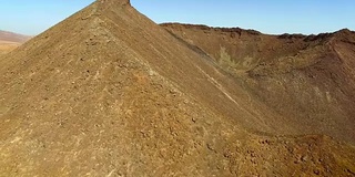 鸟瞰图的火山路径在火山口德盖里亚在富埃特文图拉。