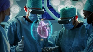 外科医生使用增强现实技术进行心脏手术。使用3D动画和手势进行心脏移植手术。互动动画显示生命体征。未来的医院。视频素材模板下载