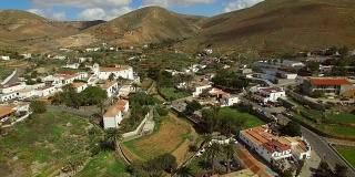 加那利群岛富埃特文图拉小贝当古里亚村的鸟瞰图。
