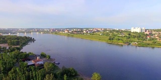 航空摄影。从上面看到的城市景观。夏天。伊尔库茨克