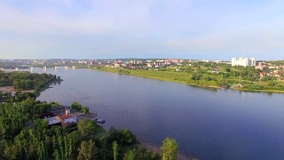 航空摄影。从上面看到的城市景观。夏天。伊尔库茨克视频素材模板下载