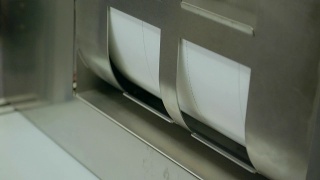 定制书籍印刷机移动纸张通过印刷工艺视频素材模板下载