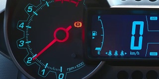 增加车辆速度指示器指针按下汽油