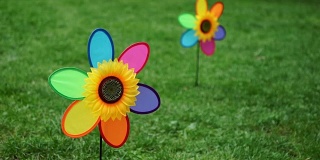 彩色的纸风车旋转风玩具、风转轮——CloseupA