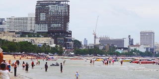 4K:芭堤雅海滩拥挤的旅游