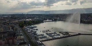 阳光明媚的一天，日内瓦湖著名的喷泉城市景观空中全景，4k时间流逝瑞士