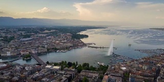 阳光明媚的日落日内瓦湖湾著名的喷泉城市景观空中全景4k时间流逝瑞士