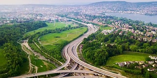 傍晚的苏黎世城市景观著名的交通道路，湖边的空中全景，4k时间的推移瑞士